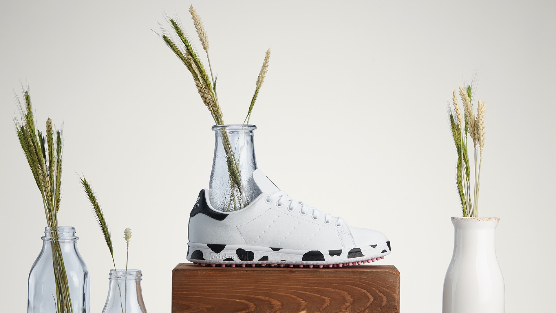 Read more about the article Adidas – LIMITED-EDITION STAN SMITH GOLF INSPIRED BY AMERICA’S DAIRYLAND