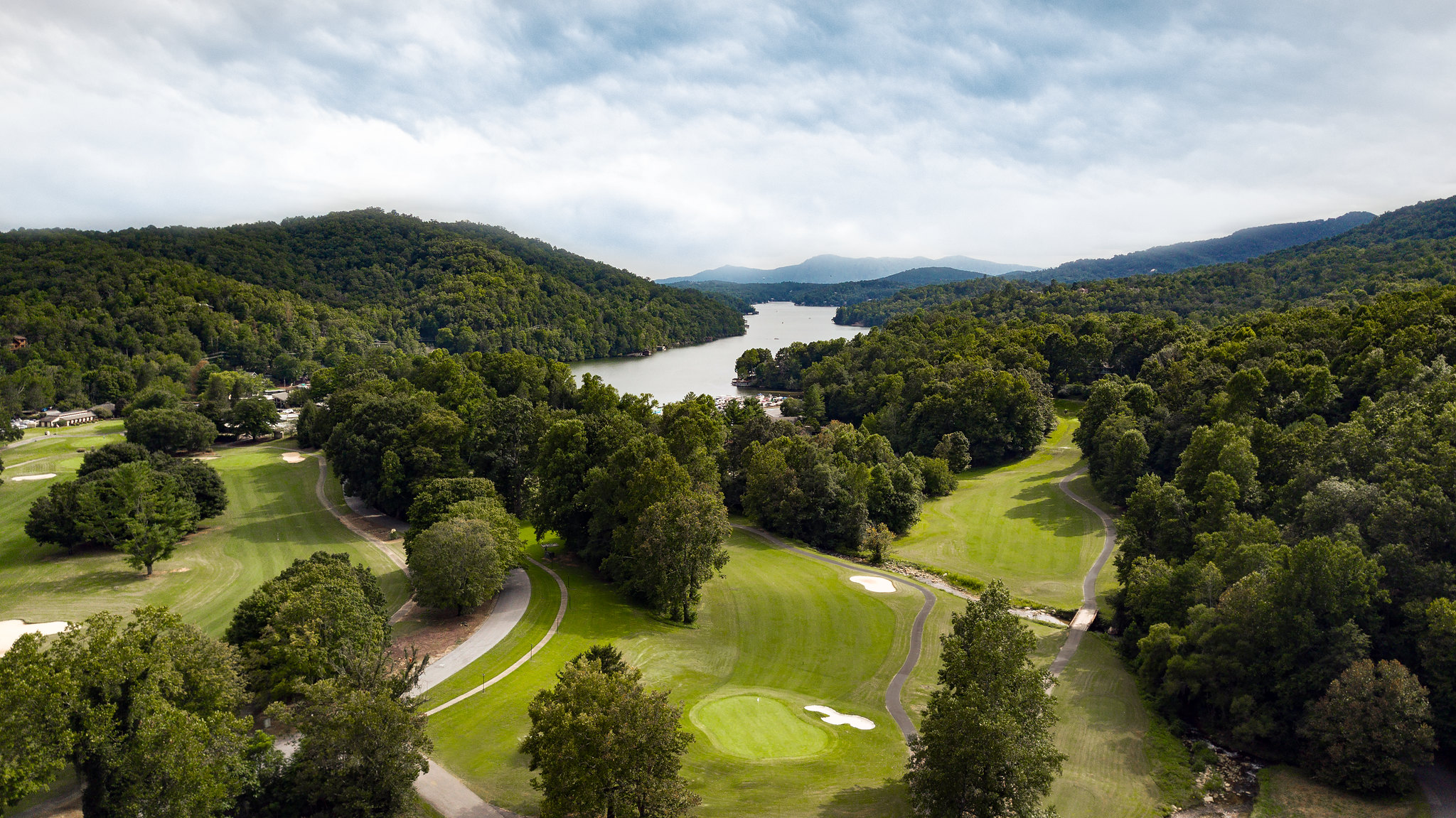 Read more about the article Rumbling Bald Announces 2022 Golf Packages