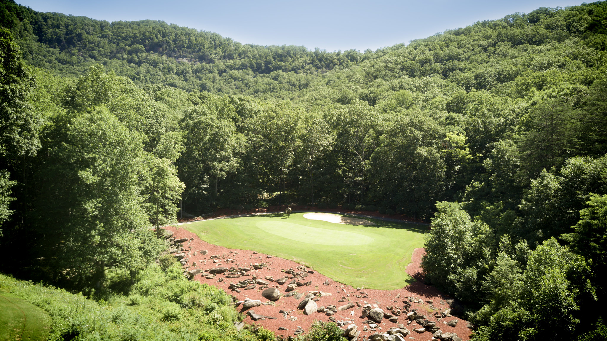 Read more about the article Rumbling Bald, Apple Valley Rate Among Best Resorts, Courses in N.C.