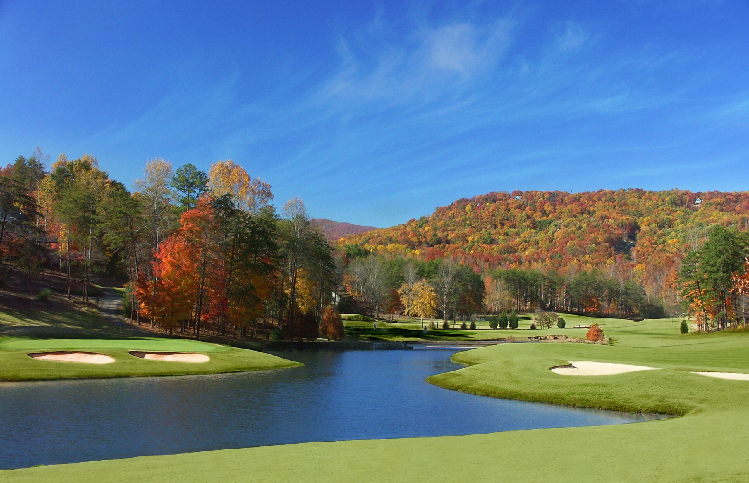 Read more about the article Rumbling Bald Releases Late Fall, Early Winter Golf Packages Amid High Demand