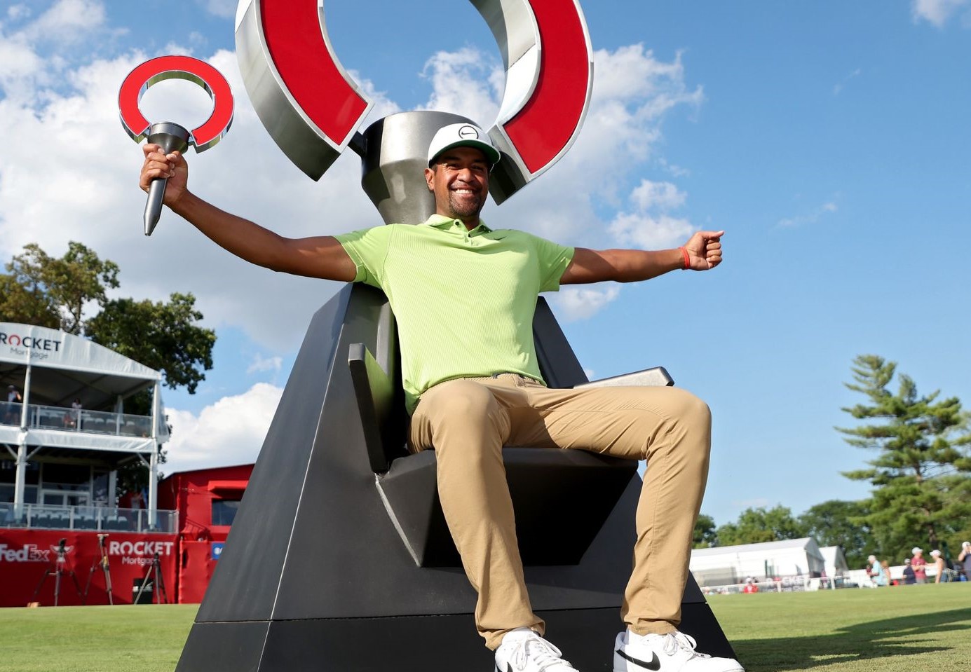 Read more about the article Tony Finau Goes Back to Back – Wins Rocket Mortgage