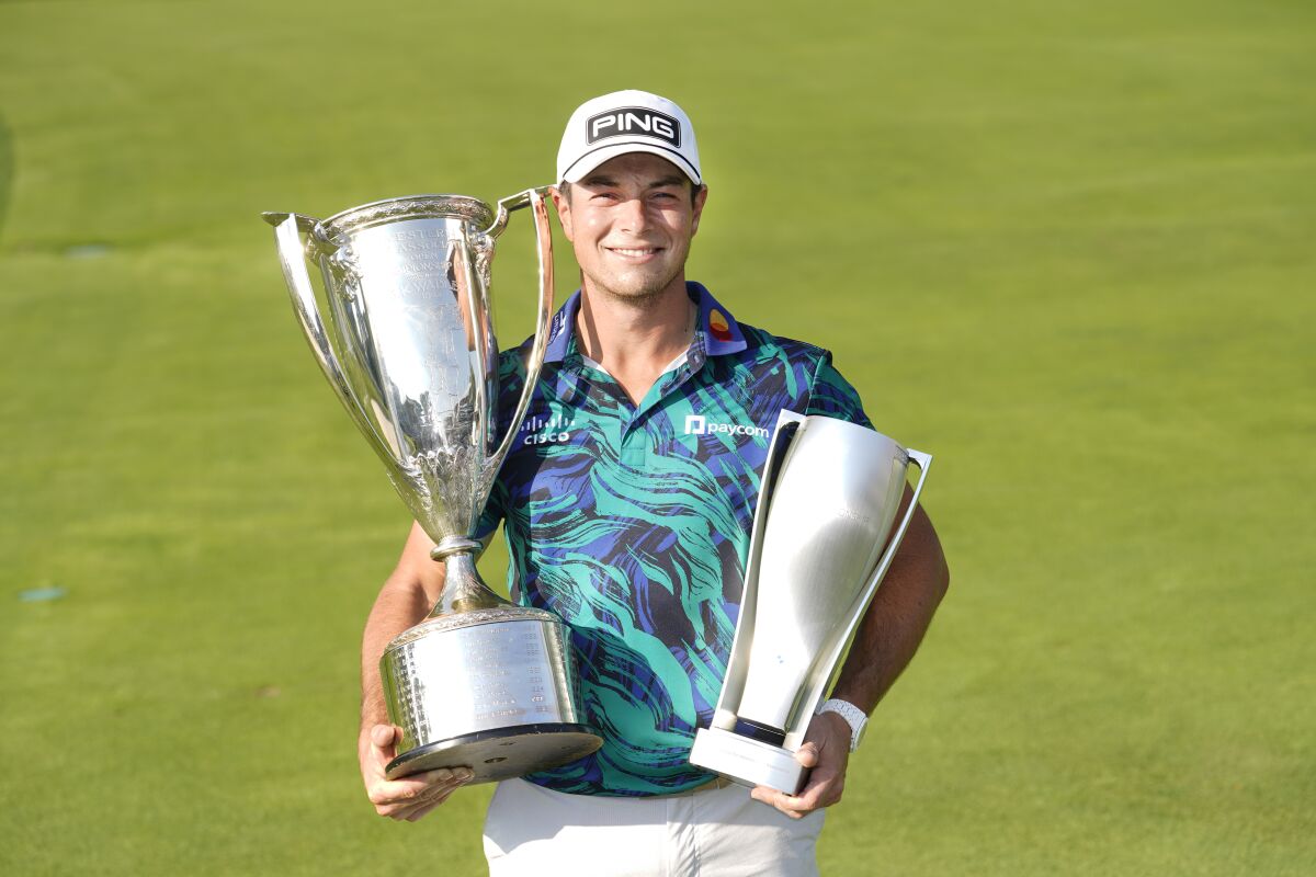 Read more about the article Hovland Shoots 61, Wins BMW at Olympia Fields